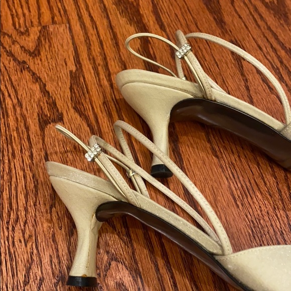 Stuart Weitzman champagne formal shoes - Picture 3 of 7